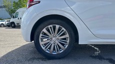 Peugeot 208 1.2 PureTech 82 Signature 5dr [Start Stop] Petrol Hatchback